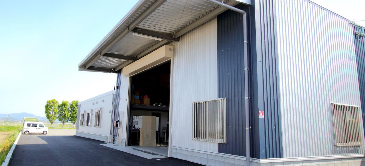 お預かりしたお荷物を安全・安心のもとお届けします。
